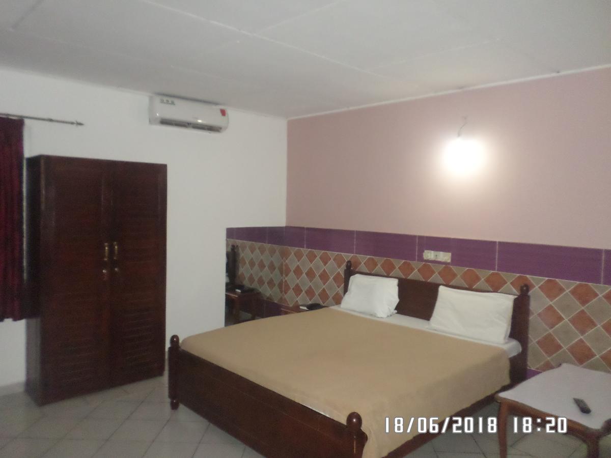 Hotel Residence Seven 7 Abidjan Exterior photo